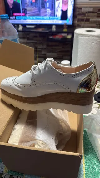 Scarpe bianche con piattaforma