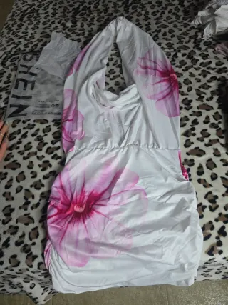 Vestido floral blanco y rosa