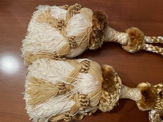 Coppia di fermatende con nappe