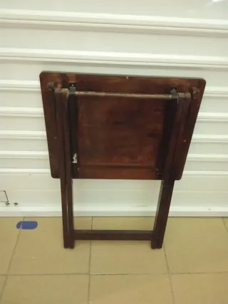 Mesita auxiliar plegable de madera