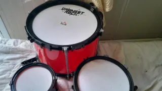 Set di batteria infantile Rock Roja con tamburi rossi