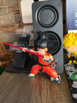Figura Goku com bastão