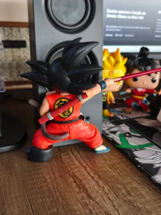 Figura Goku com bastão