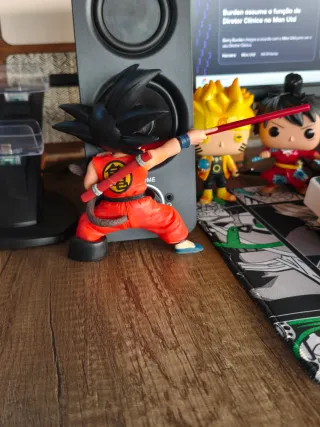 Figura Goku com bastão