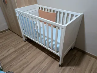 Cuna de madera blanca + colchón