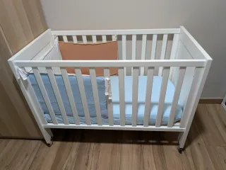 Cuna de madera blanca + colchón