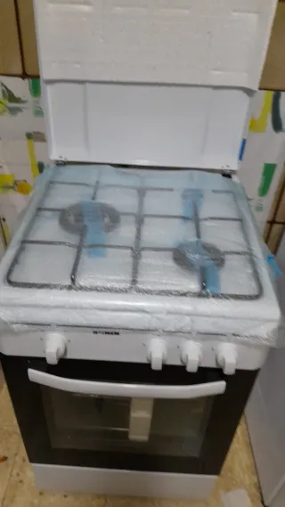 Cocina a gas con horno eléctrico