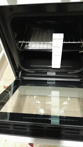 Cocina a gas con horno eléctrico