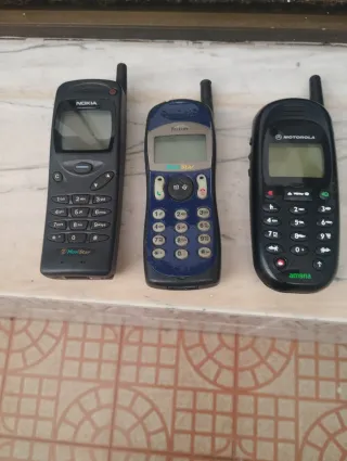 Lote 3 Móviles Motorola, Nokia, Trium