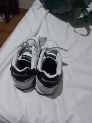 Zapatillas Reebok Unisex Blancas y Negras talla 34