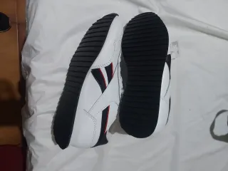 Zapatillas Reebok Unisex Blancas y Negras talla 34