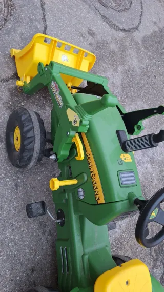 Tractor John Deere de pedales con pala