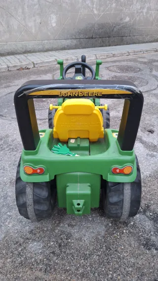 Tractor John Deere de pedales con pala