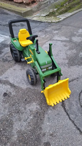 Tractor John Deere de pedales con pala