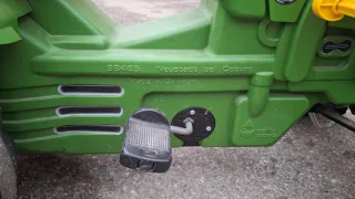 Tractor John Deere de pedales con pala