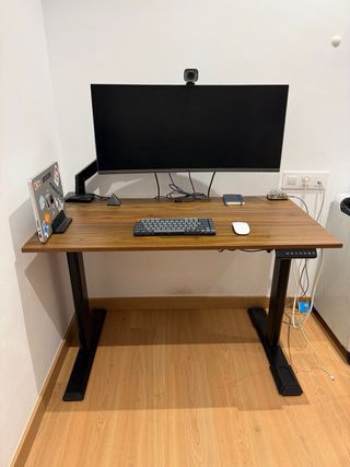 Escritorio ajustable altura madera y metal