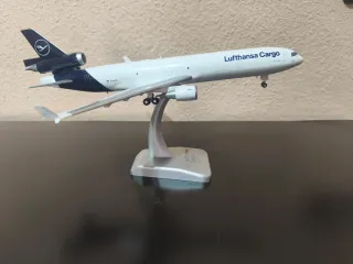 Maqueta Avión MD11 Lufthansa Cargo 1:200