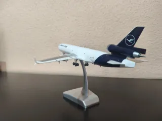 Maqueta Avión MD11 Lufthansa Cargo 1:200