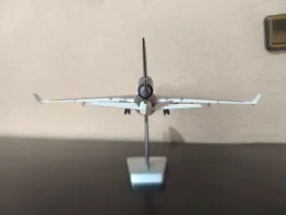 Maqueta Avión MD11 Lufthansa Cargo 1:200