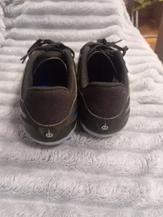 Botas de fútbol Nike niño negras y azules n34