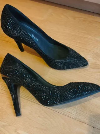 Zapatos de tacón Alma en Pena negros con pedrería