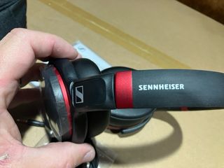 Auriculares Sennheiser Negros y Rojos HD458 BT