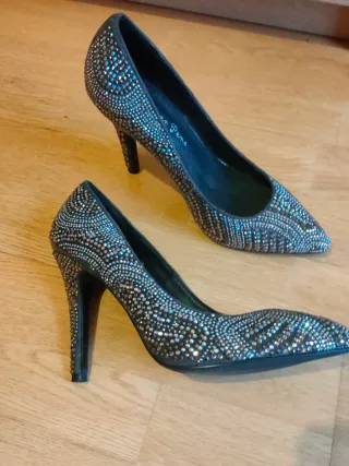 Zapatos Alma en Pena tacón adornados