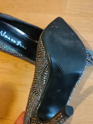 Zapatos Alma en Pena tacón adornados