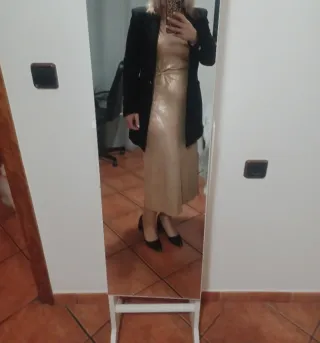 Vestido dorado brillante