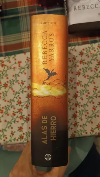 Empíreo 1° edición: alas de sangre, hierro y ónix