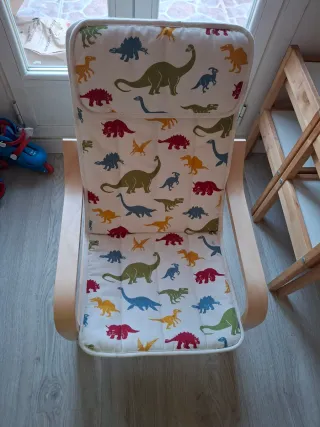 Silla infantil con estampado de dinosaurios