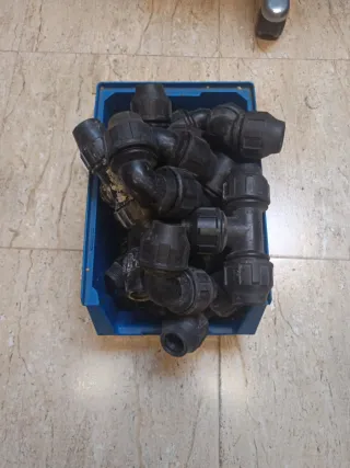 Codos y Tes Fontanería 25mm 3/4