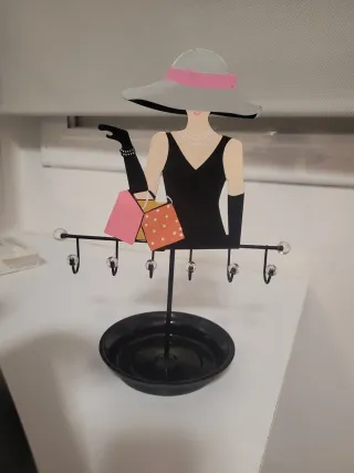 Portagioie a figura di donna elegante