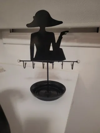 Portagioie a figura di donna elegante