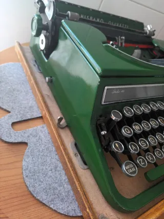 Máquina de Escrever Olivetti Studio 46 Verde