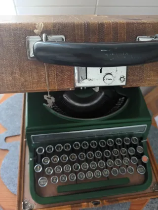 Máquina de Escrever Olivetti Studio 46 Verde