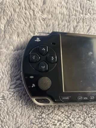PSP 2004 Nera + 16 Giochi + Memory Stick 2GB