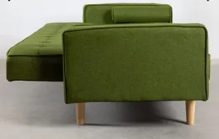 Sofá-cama verde tela. Está en Cedeira. La Coruña