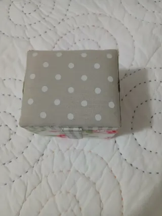 Joyero estampado floral y cuadros