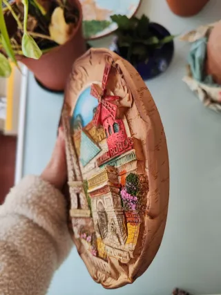 Plato Souvenir París Torre Eiffel Louvre