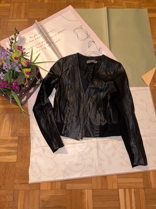 Chaqueta de cuero negra
