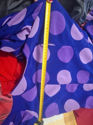 Traje de flamenca/sevillana morado. Tiene para ent