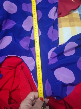 Traje de flamenca/sevillana morado. Tiene para ent