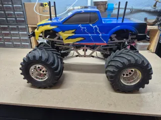 Tamiya Monster Truck Azul y Amarillo