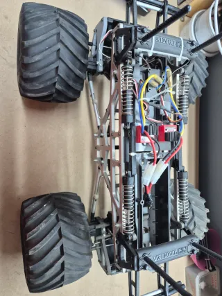 Tamiya Monster Truck Azul y Amarillo