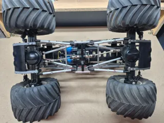 Tamiya Monster Truck Azul y Amarillo