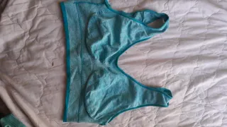 Top deportivo azul y turquesa