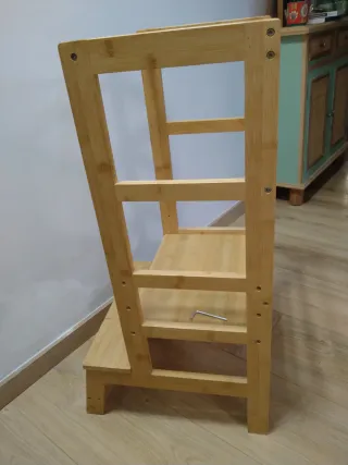 Torre di apprendimento Montessori in legno