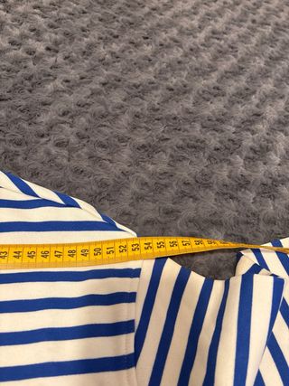 Sweatshirt Armedangels riscas azul e bege. Mulher