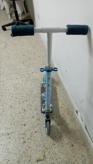 Patinete infantil azul Frozen